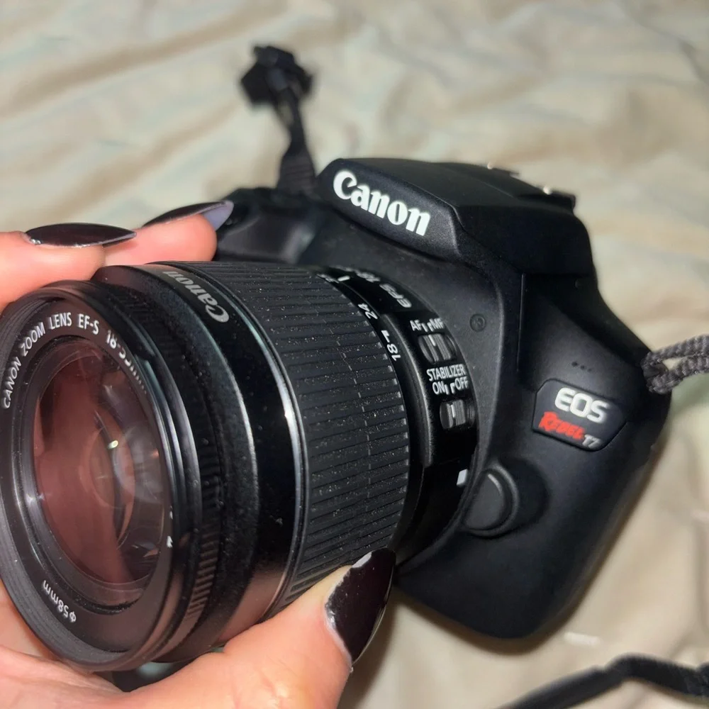 Canon EOS Rebel T7 Kit - Black